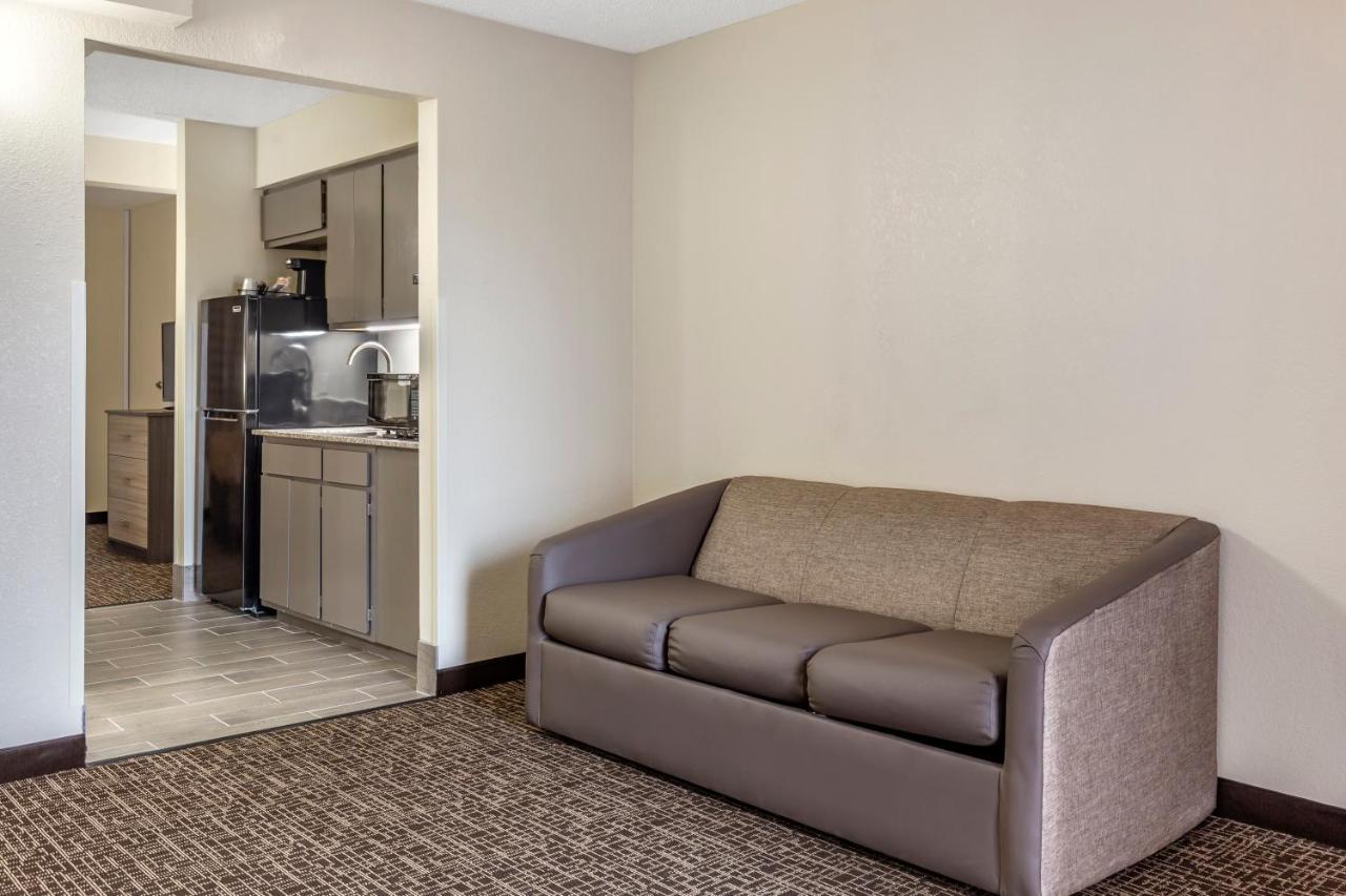 Quality Inn & Suites Spring Lake - Fayetteville Near Fort Bragg Exterior foto