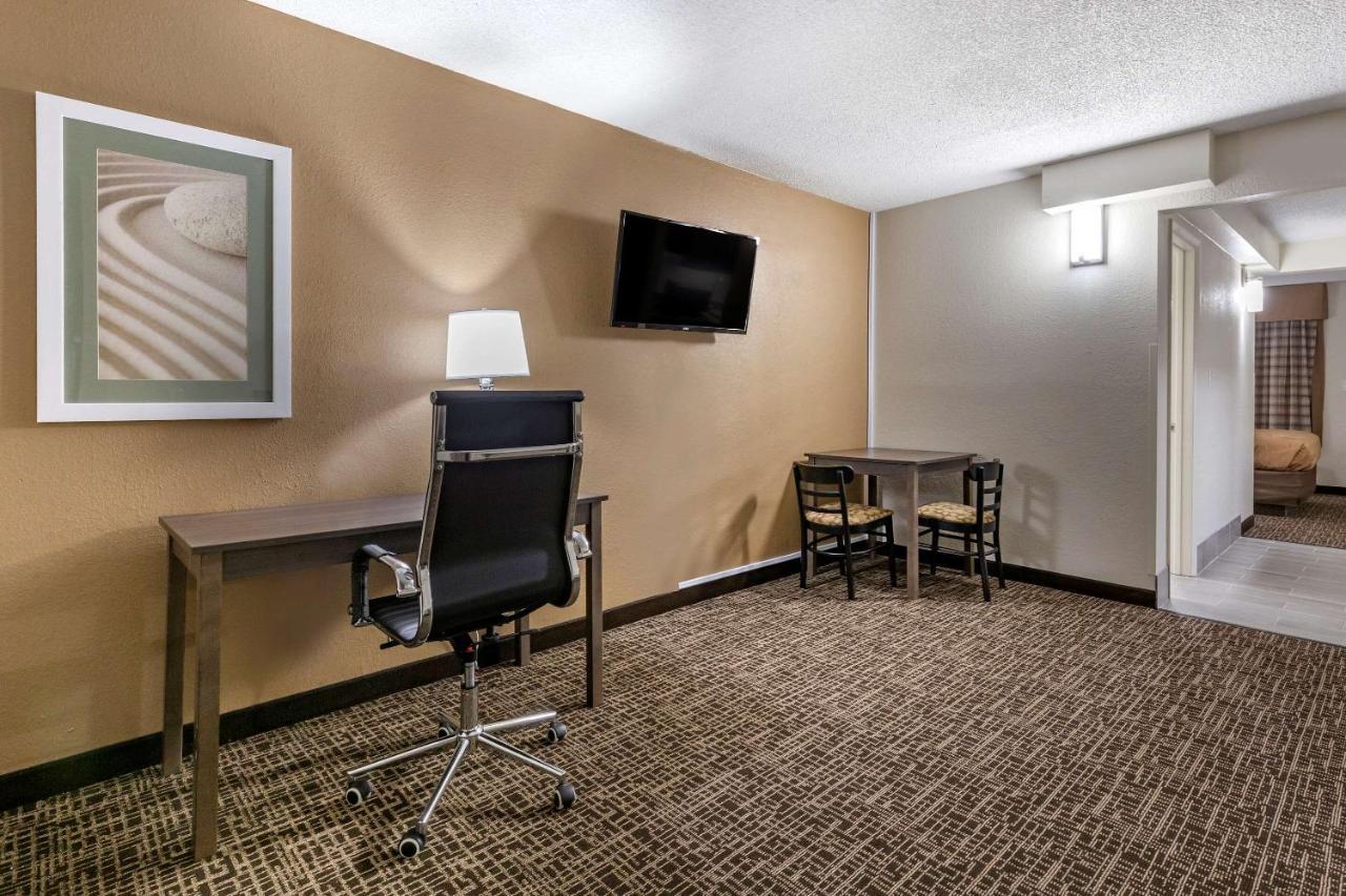 Quality Inn & Suites Spring Lake - Fayetteville Near Fort Bragg Exterior foto